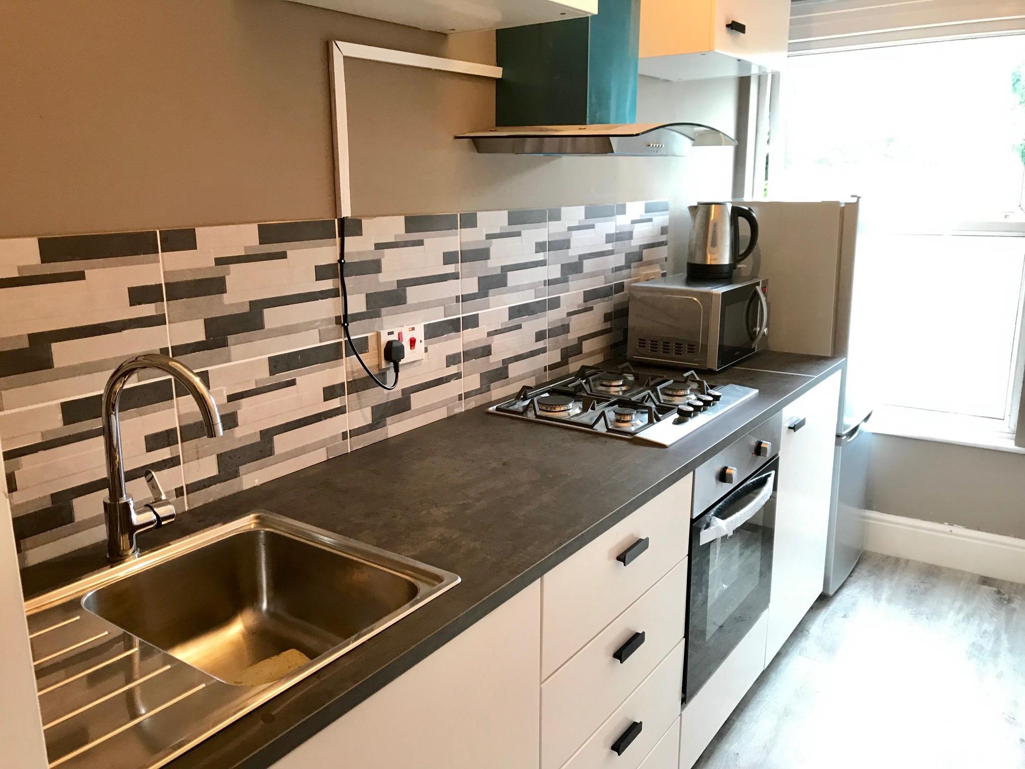Spaciously available 1 bedroom flat to rent RoomsLocal image