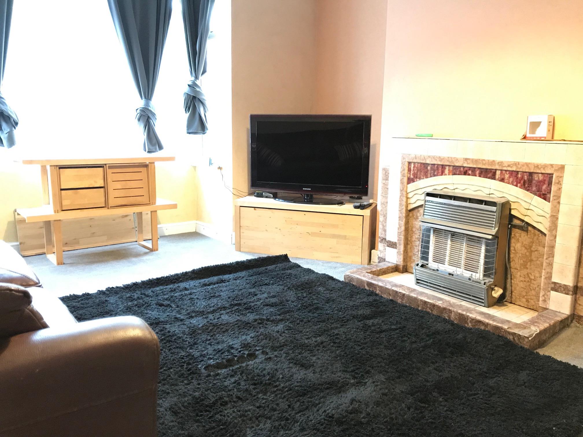 Spaciously available 1 bedroom flat to rent RoomsLocal image