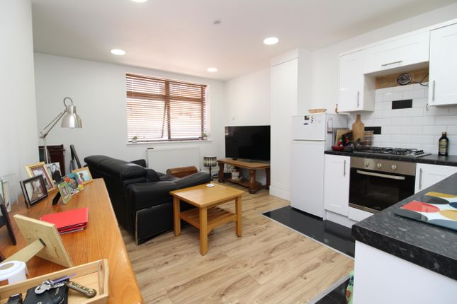 A one bedroom flat RoomsLocal image