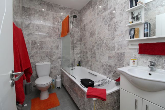 A one bedroom flat RoomsLocal image