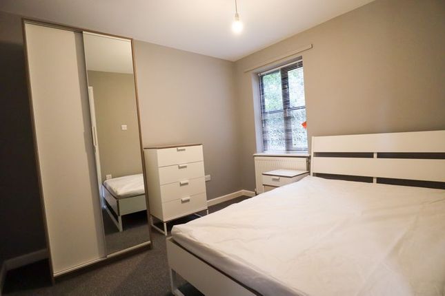 Beautiful one bedroom RoomsLocal image
