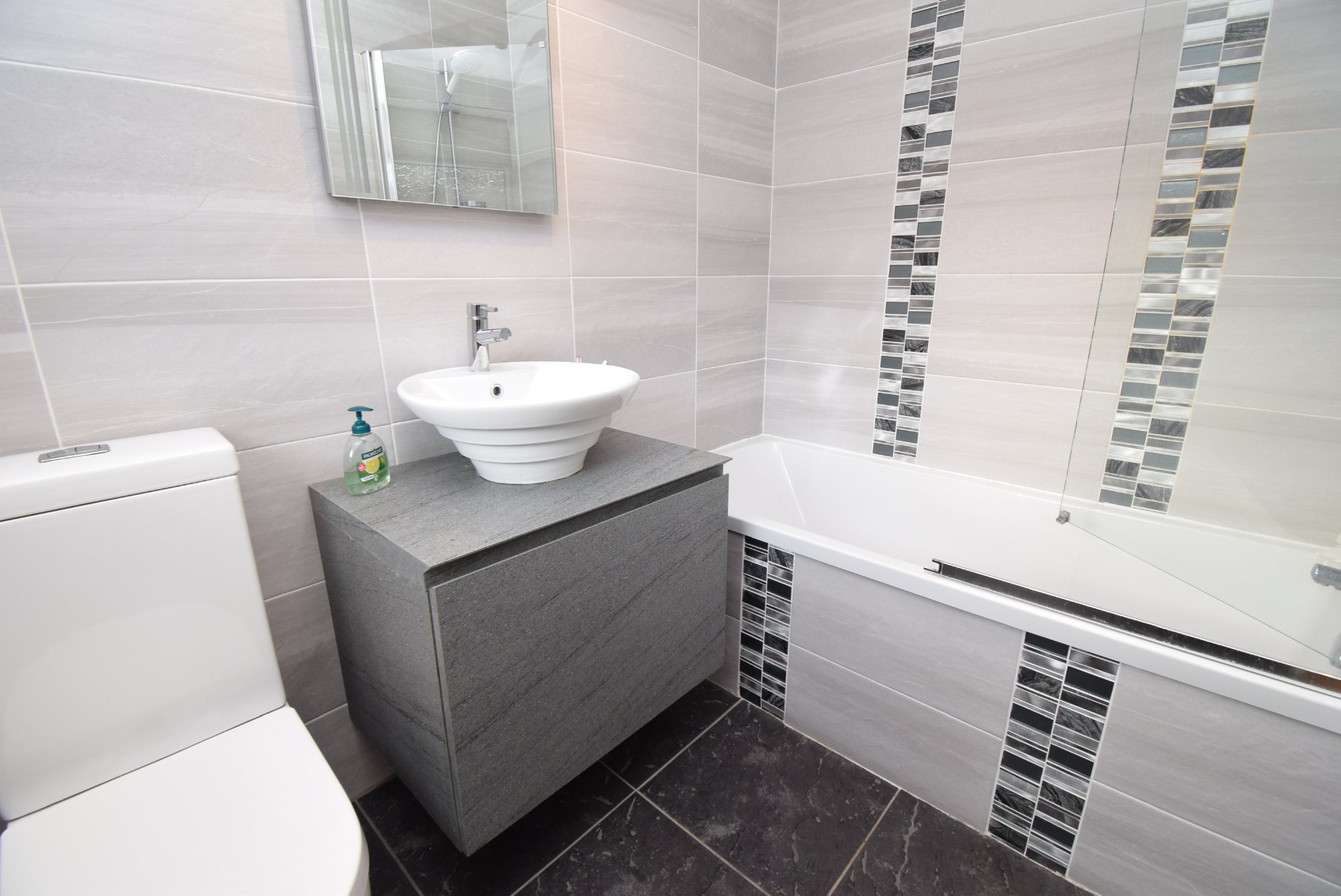 Beautiful one bedroom RoomsLocal image