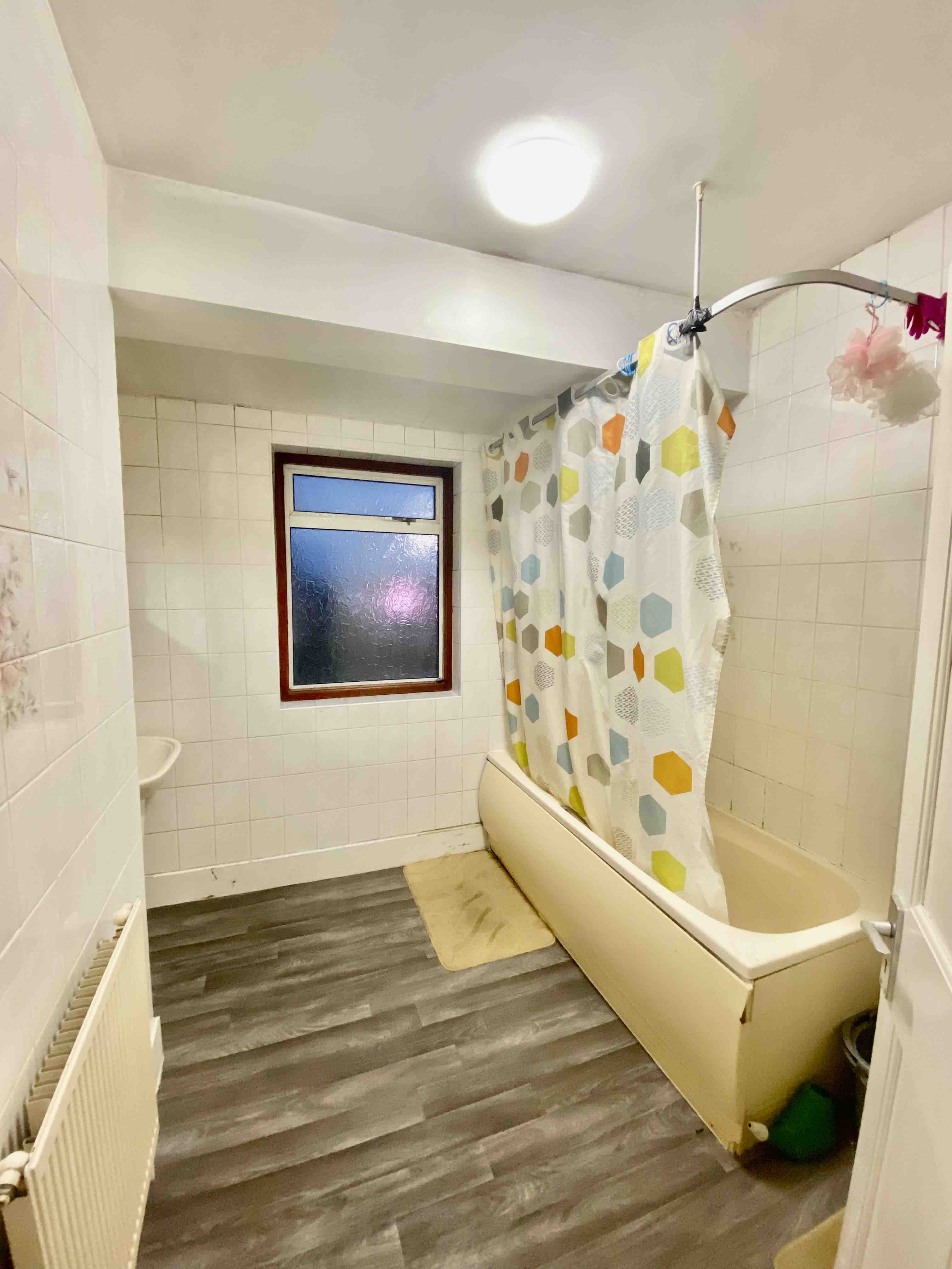 Suitable for students and employees RoomsLocal image