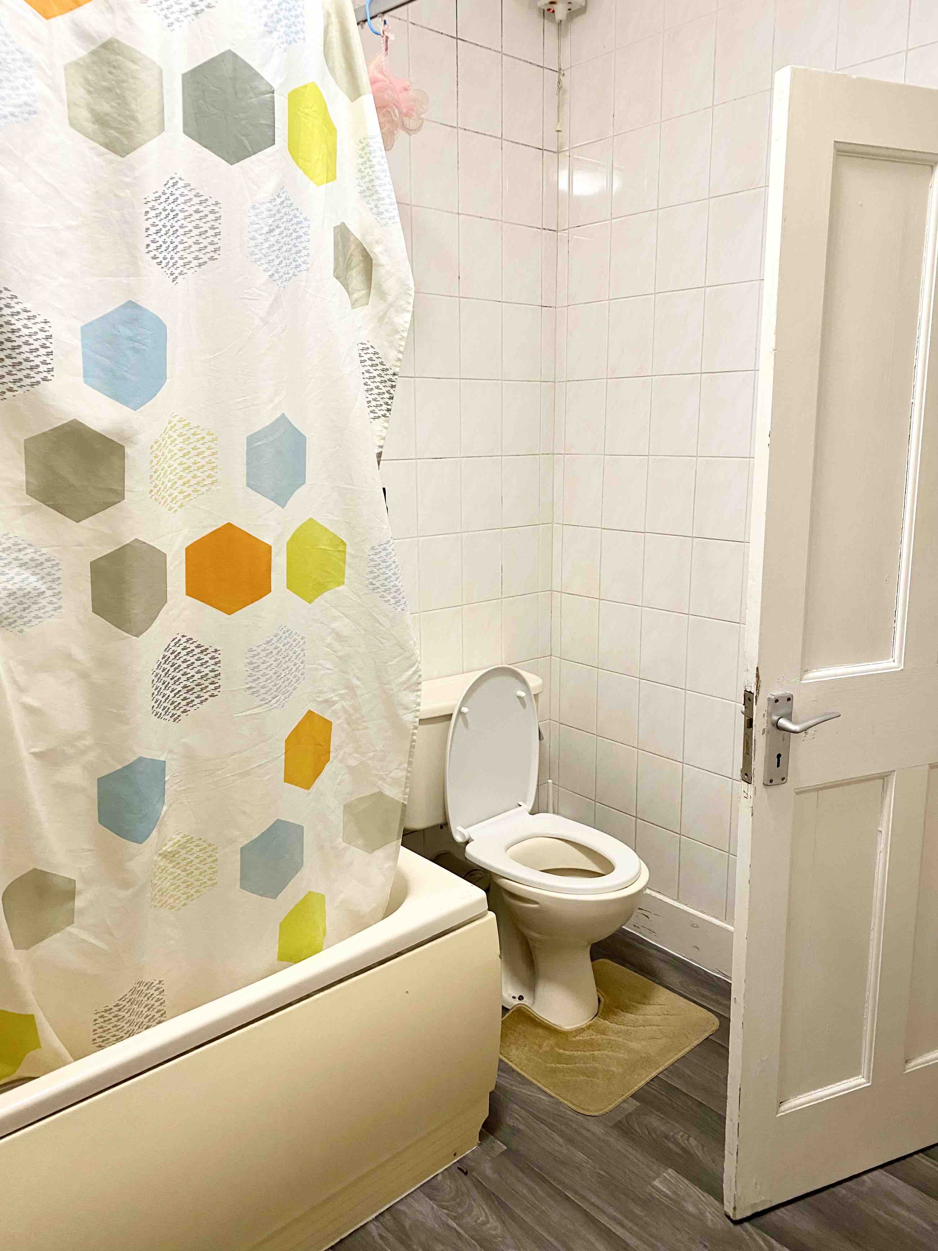 Suitable for students and employees RoomsLocal image