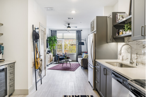 1 Cozy Bedroom Flat in Brixton RoomsLocal image