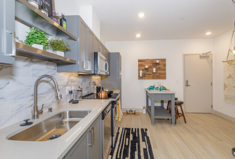 1 Cozy Bedroom Flat in Brixton RoomsLocal image