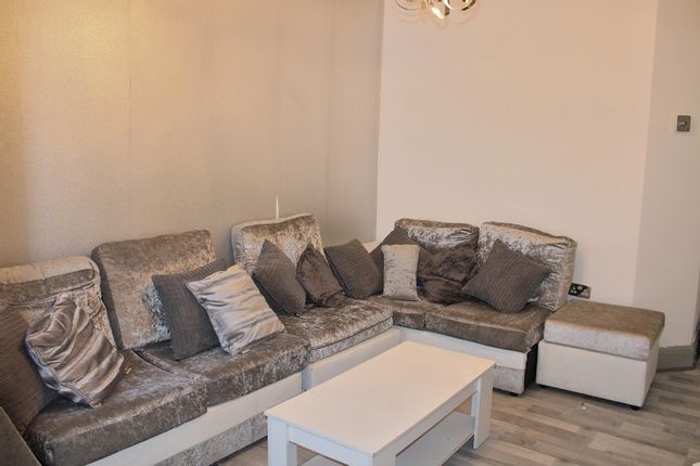 A brand new executive 1 Bed flat RoomsLocal image