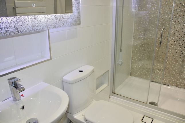 A brand new executive 1 Bed flat RoomsLocal image