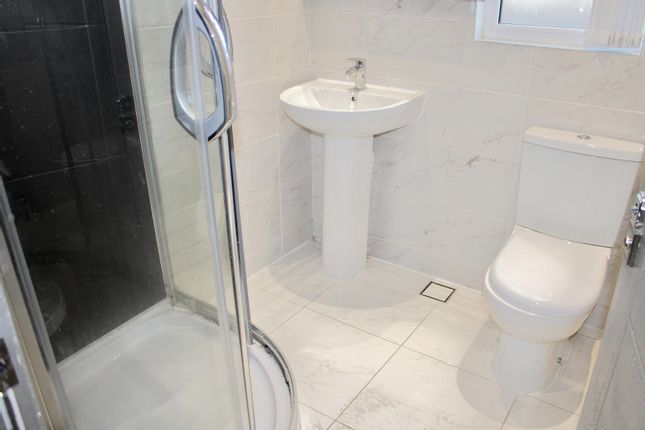 A brand new executive 1 Bed flat RoomsLocal image