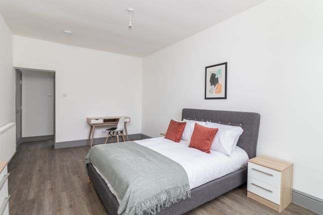 Delightful one bedroom flat in Manchester RoomsLocal image