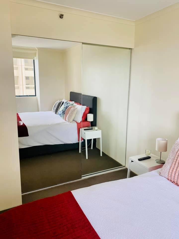 A Bright Spacious One Bedroom Flat in Notting Hill RoomsLocal image