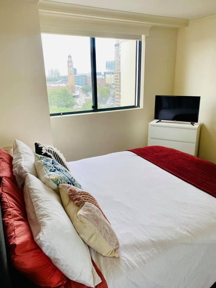 A Bright Spacious One Bedroom Flat in Notting Hill RoomsLocal image