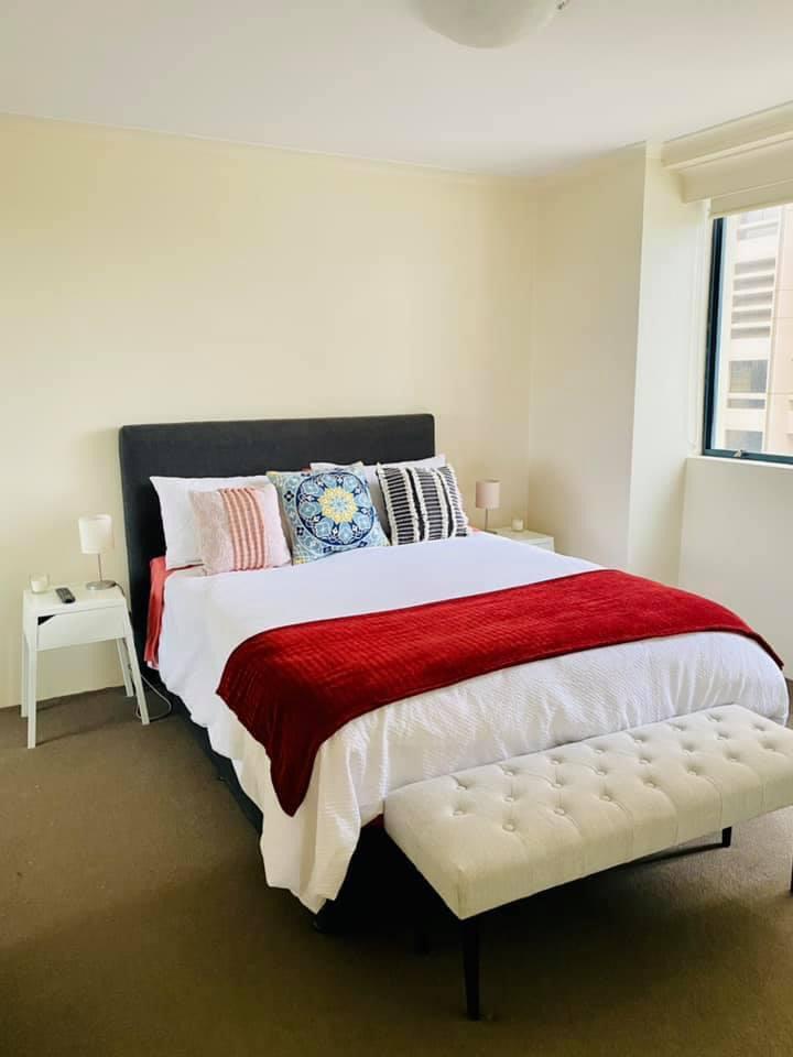 A Bright Spacious One Bedroom Flat in Notting Hill RoomsLocal image