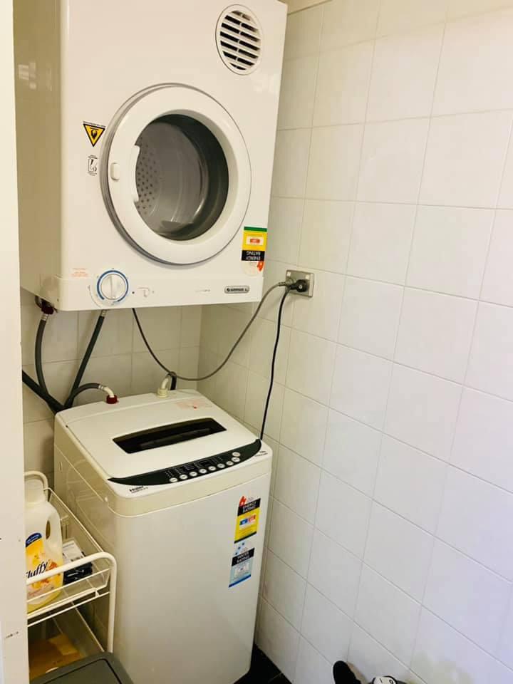A Bright Spacious One Bedroom Flat in Notting Hill RoomsLocal image