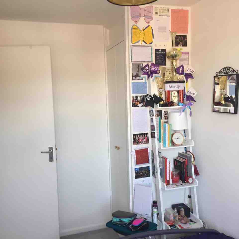 Bright Double Room In Modern Flat Available!! RoomsLocal image