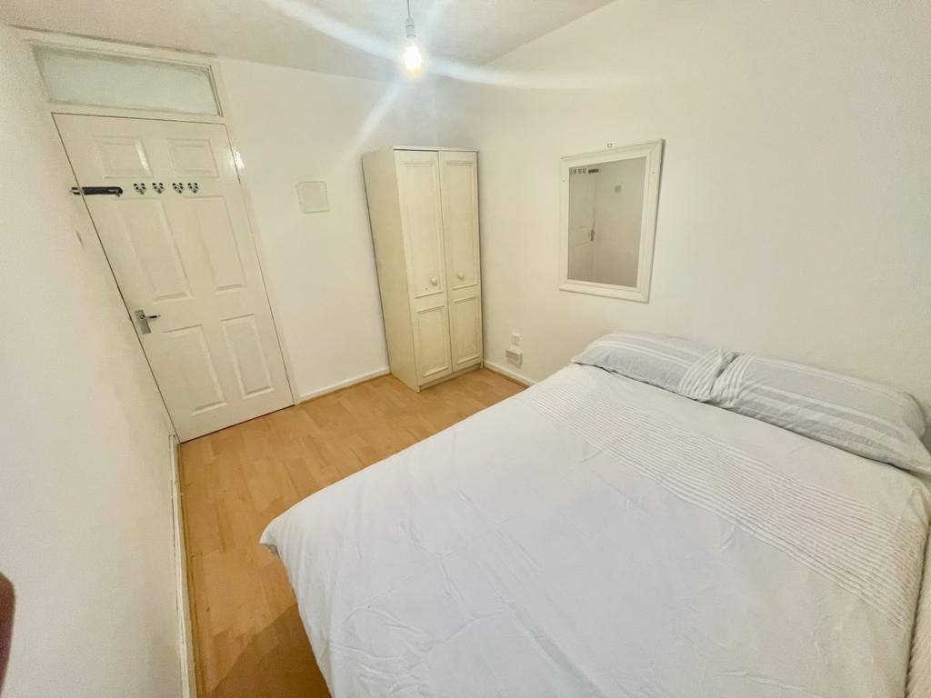 Fully Furnished Double Room RoomsLocal image