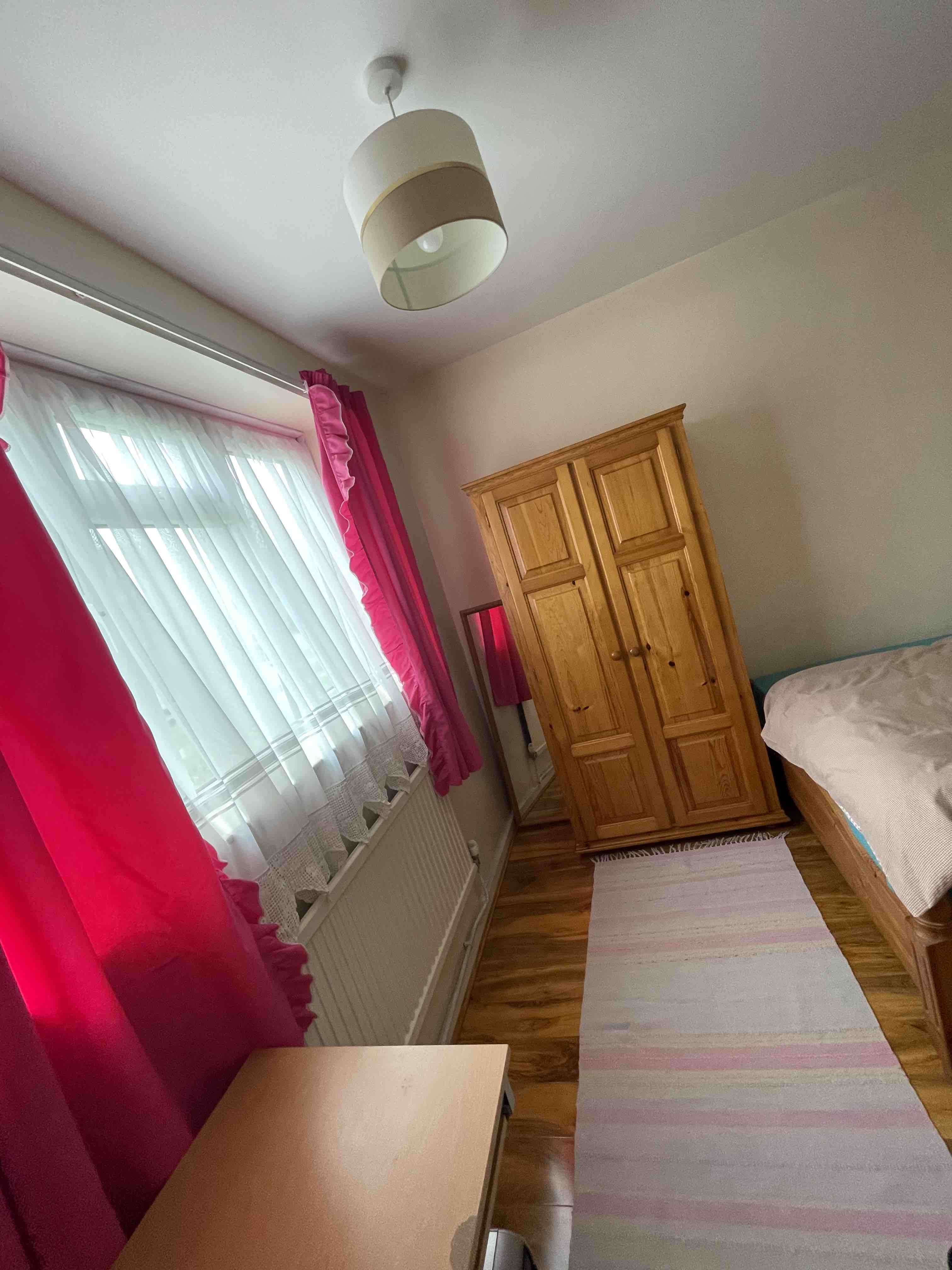 1 bedroom available RoomsLocal image