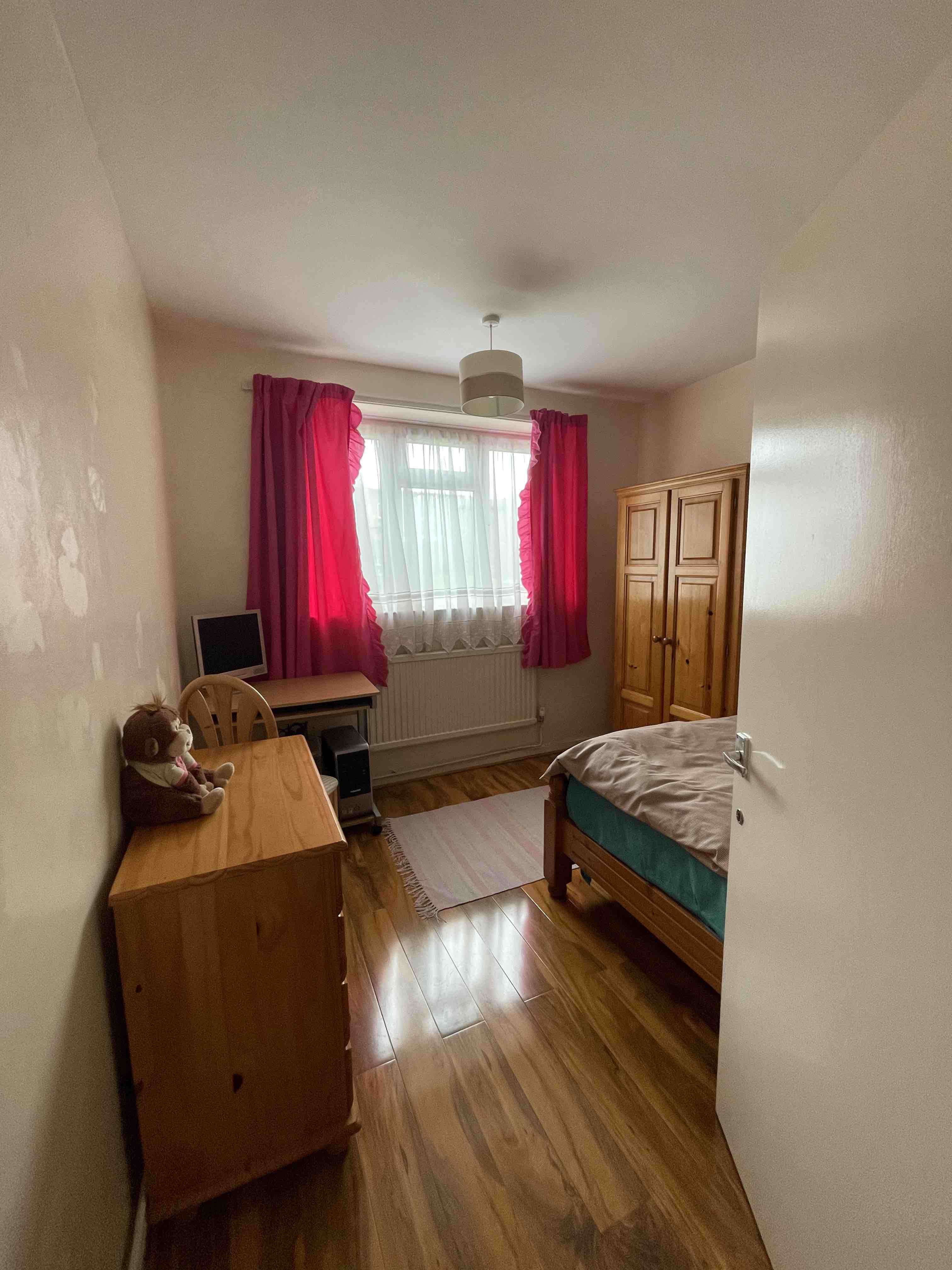 1 bedroom available RoomsLocal image