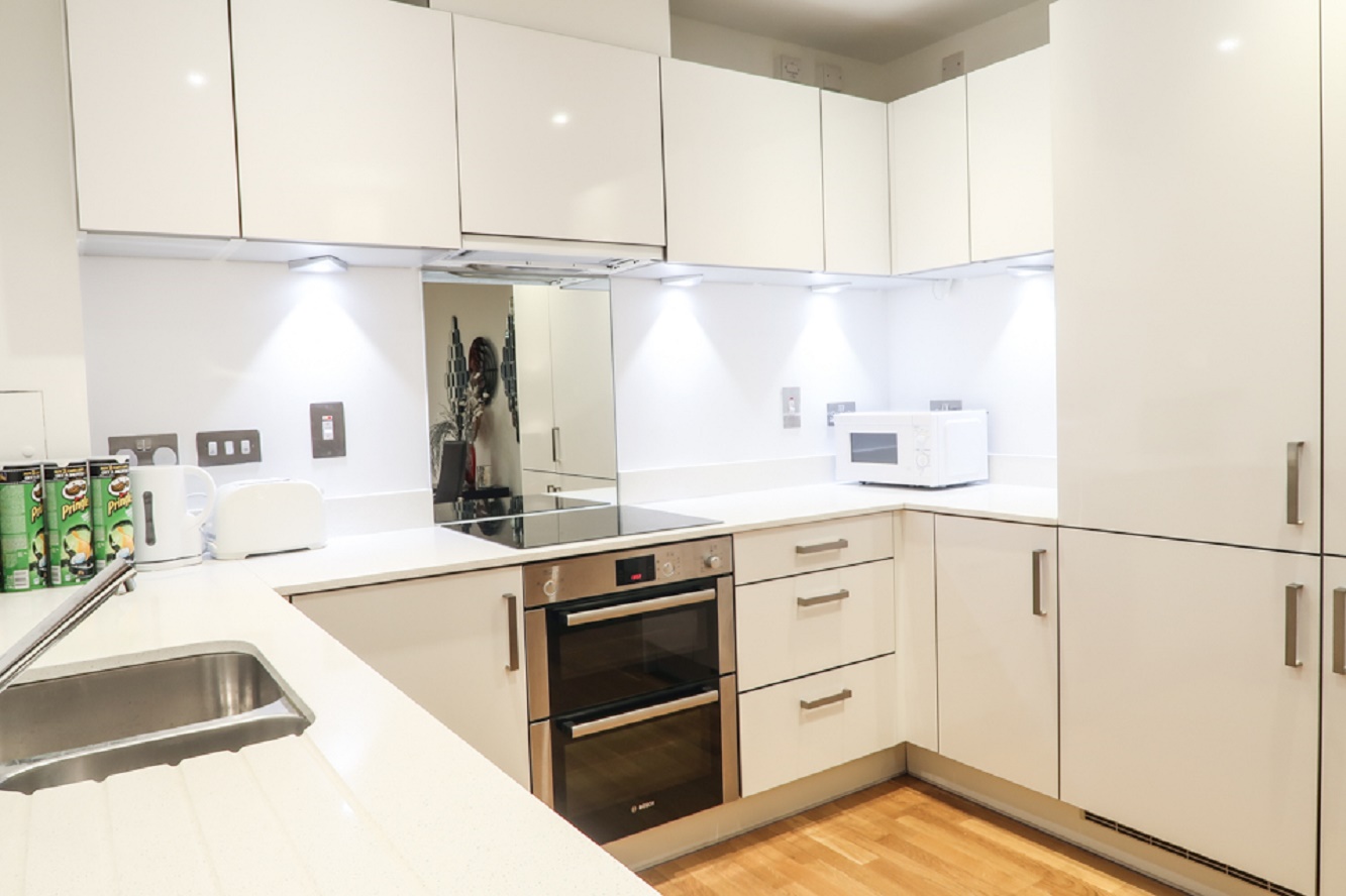 Ensuite bedroom available for affordable rent. RoomsLocal image