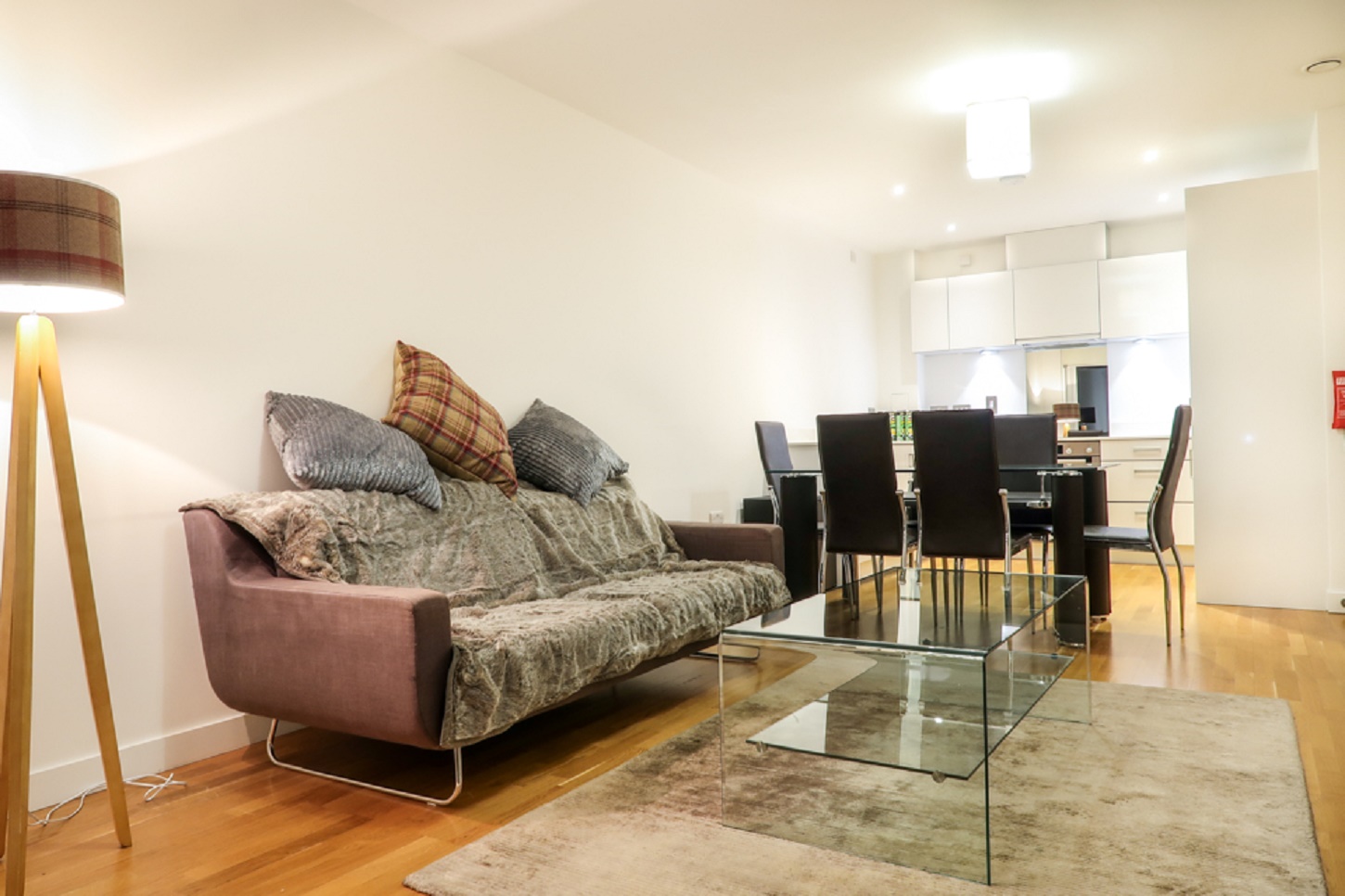 Ensuite bedroom available for affordable rent. RoomsLocal image