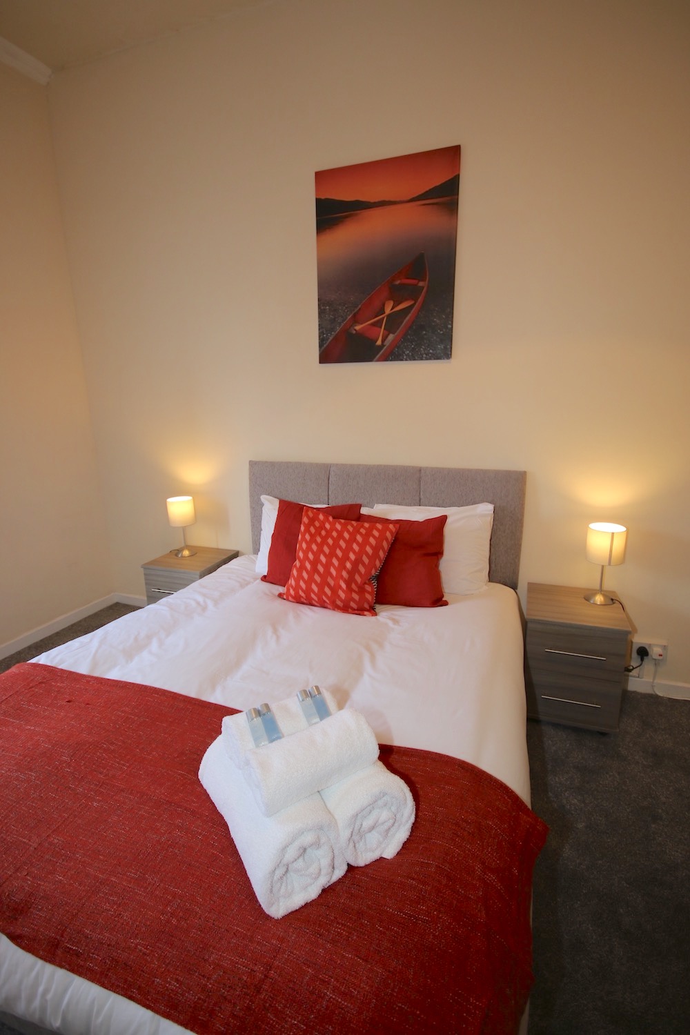 Spacious double bedroom with private bathroom RoomsLocal image