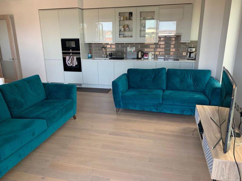 A brand new executive 1 Bed flat RoomsLocal image