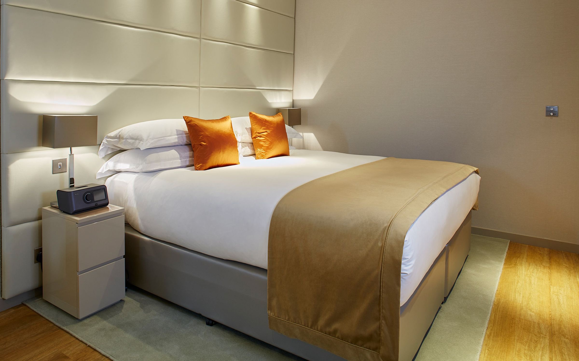Stunning single bedroom RoomsLocal image