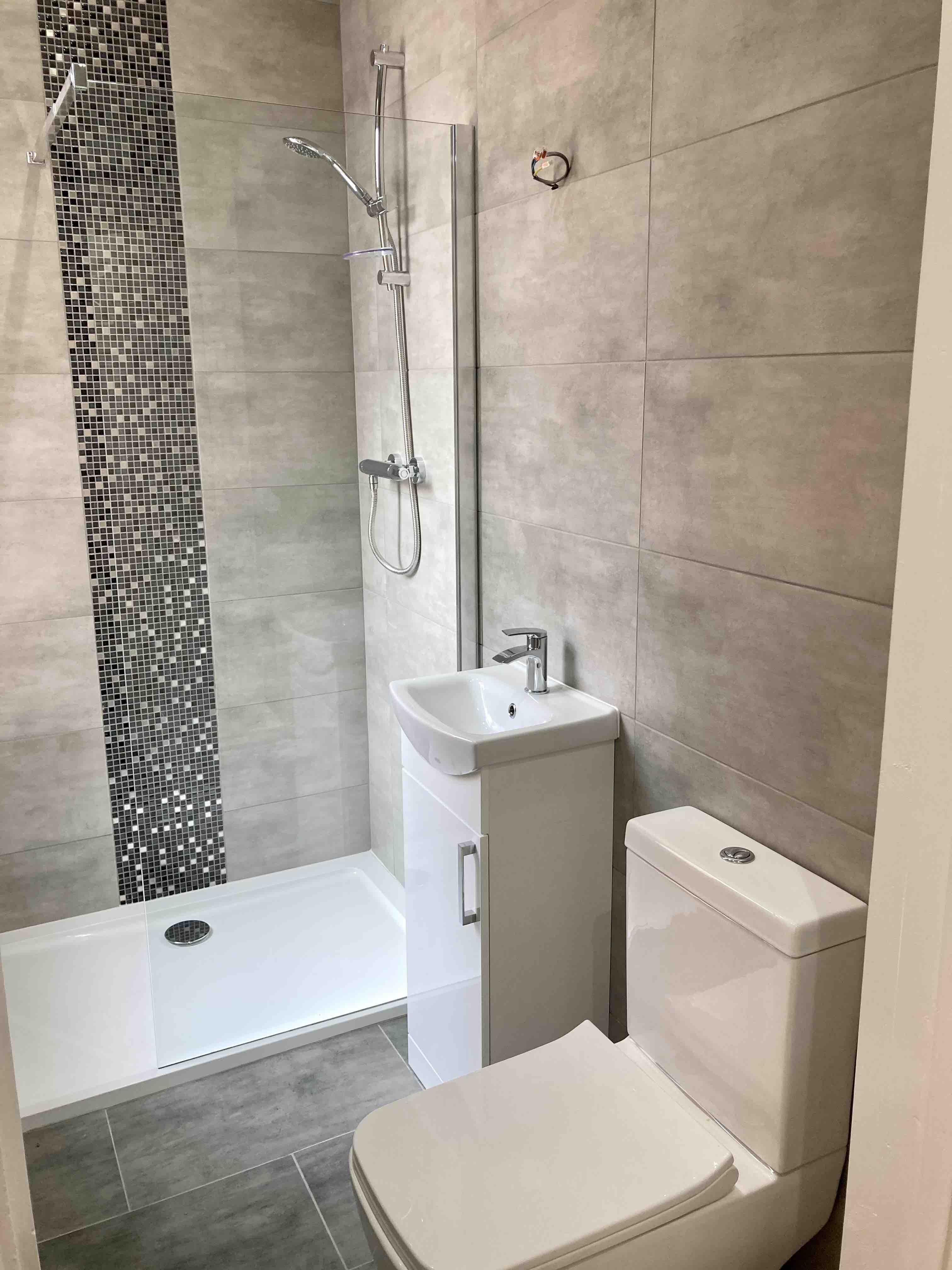STUDIO FLAT TO LET RoomsLocal image