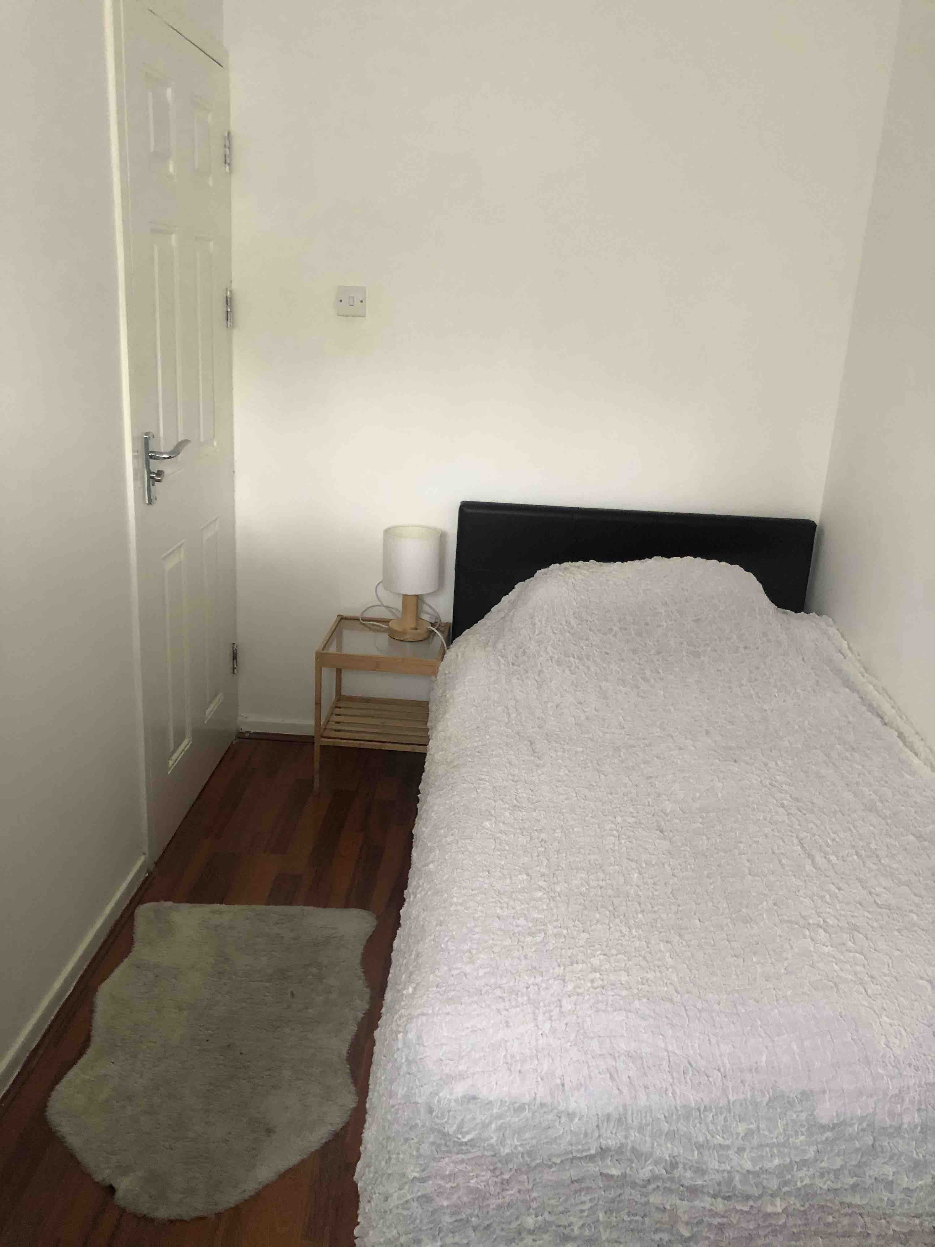 Single bedroom RoomsLocal image