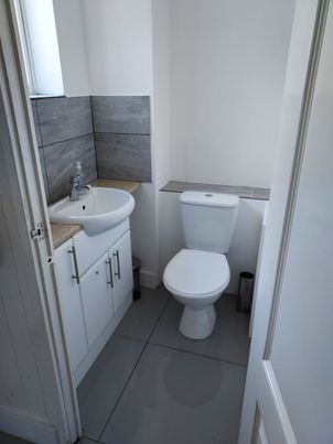 Double room in friendly shared house RoomsLocal image