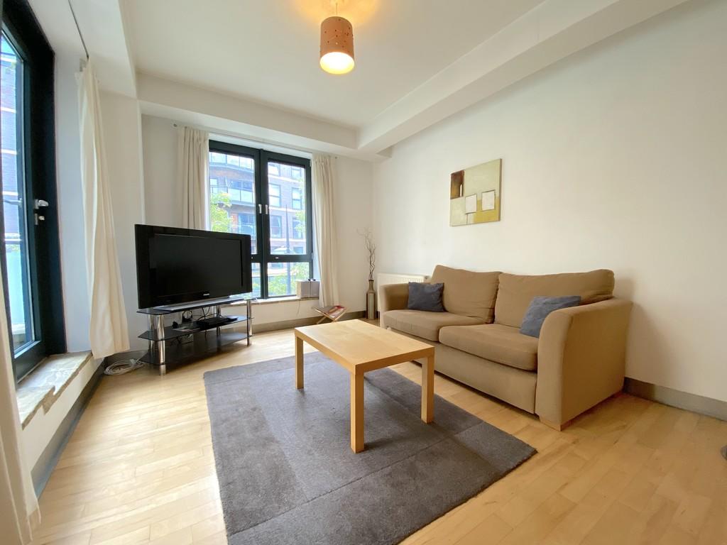 Super furnished 1 double bedroom flat to rent RoomsLocal image