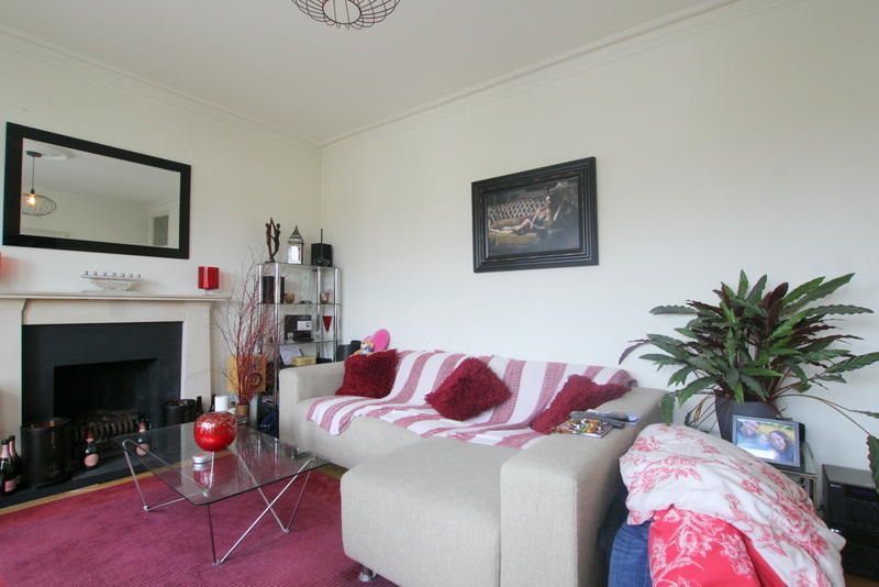 Refurbished and secured double bedroom to rent RoomsLocal image