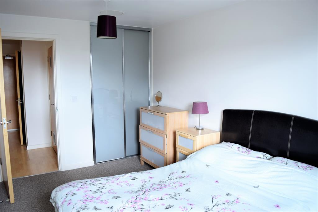 Amazing secured double bedroom to rent image